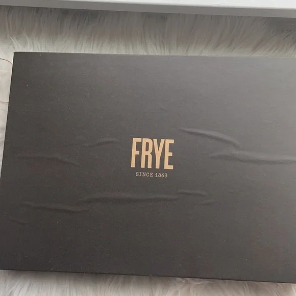 Frye Beanie and Card Case New In Box - Picture 6 of 6